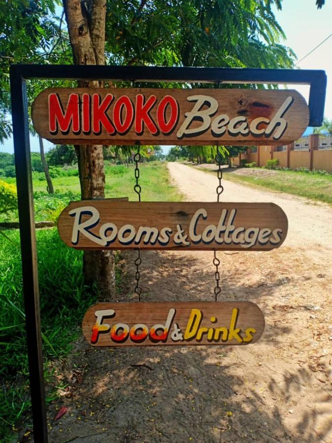 Mikoko Beach & Cottages バガモヨ エクステリア 写真