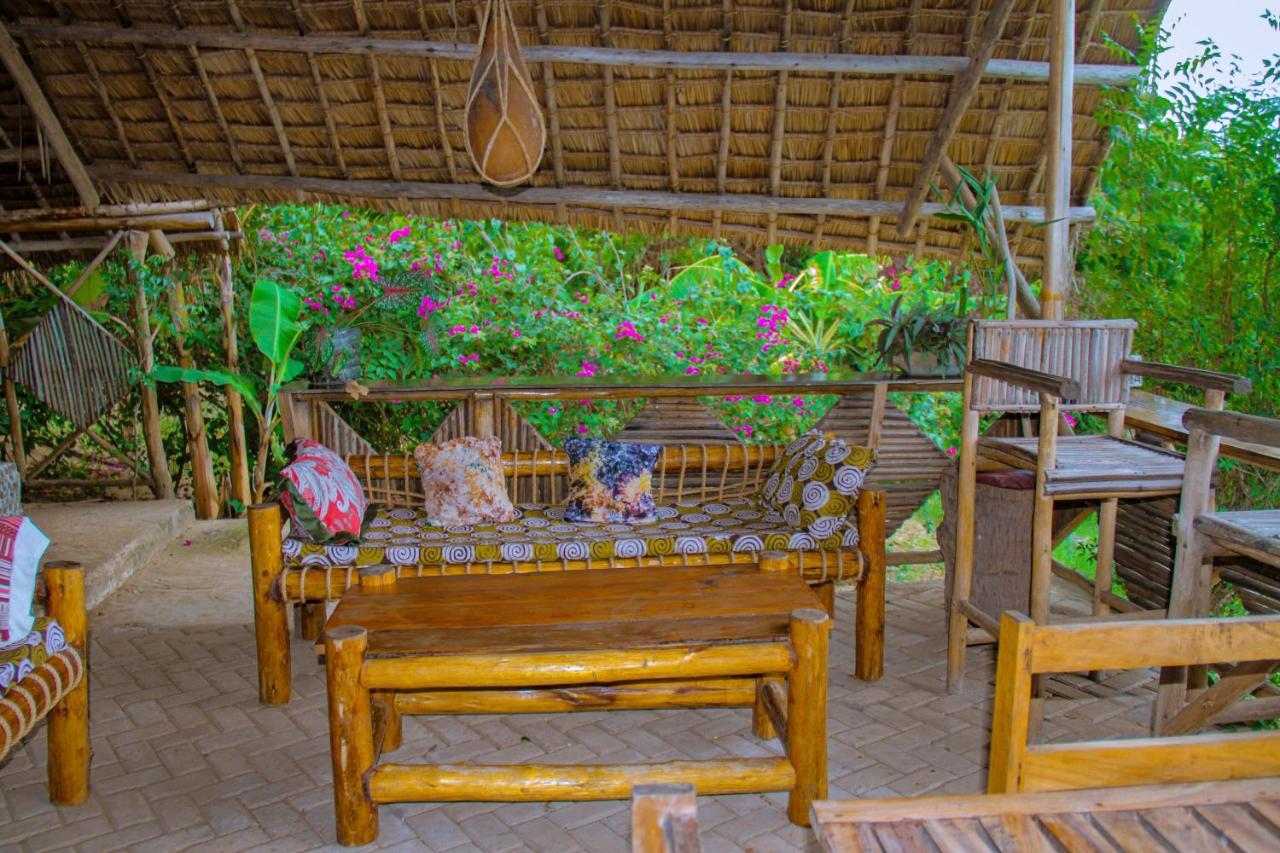 Mikoko Beach & Cottages バガモヨ エクステリア 写真