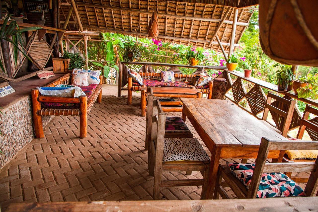 Mikoko Beach & Cottages バガモヨ エクステリア 写真