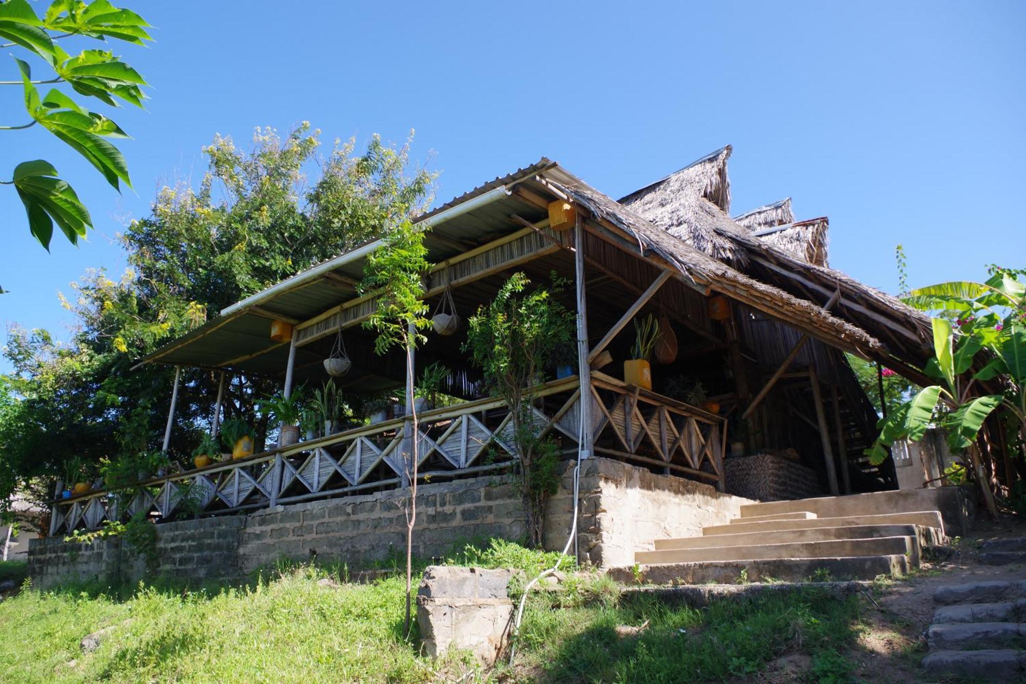 Mikoko Beach & Cottages バガモヨ エクステリア 写真